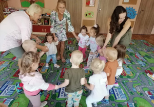 Zabawy kołowe ze śpiewem w grupie I.