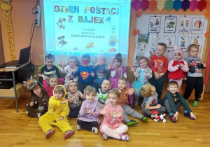 Pamiątkowe zdjęcie dzieci z grupy „Gwiazdeczki”.
