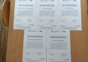 Dyplomy - wyróżnienia w konkursie "Przyjazne naturze miasto przyszłości"