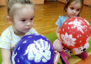 Zabawy balonami.