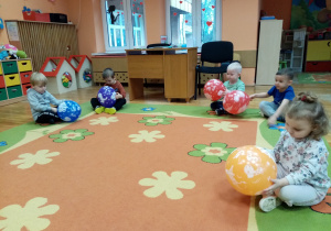 Zabawy balonami.
