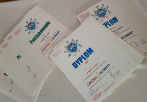 Przygotowane dyplomy i podziękowania.
