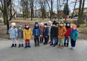 Grupa dzieci w park