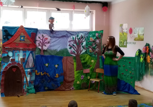 Spektakl teatralny pt. „Zaczarowane kalosze”.
