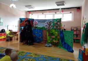 Spektakl teatralny pt. „Zaczarowane kalosze”.
