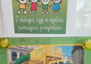 plakat ekologiczny ze śmieciarką Miecią.
