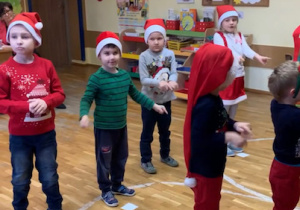 Piosenka Mikołajkowa w wykonaniu dzieci z grupy 4 integracyjnej