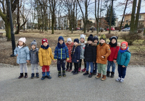 Grupa dzieci w park